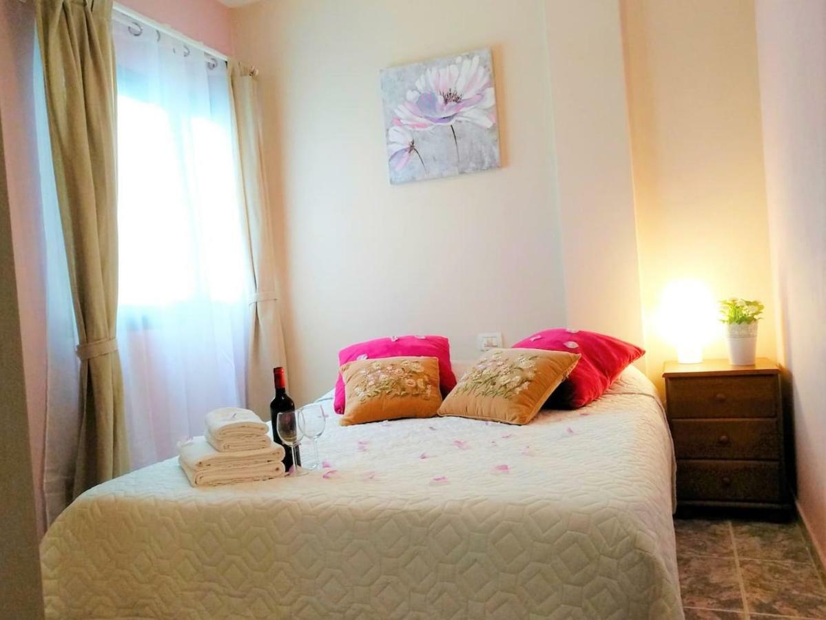 Bright Spacious Apartment, 2 Min Walk From Beach كانديلاريا المظهر الخارجي الصورة