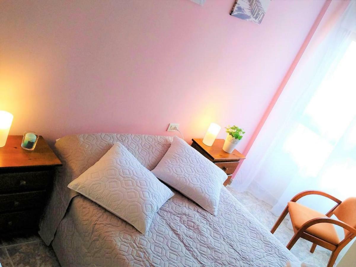 Bright Spacious Apartment, 2 Min Walk From Beach كانديلاريا المظهر الخارجي الصورة