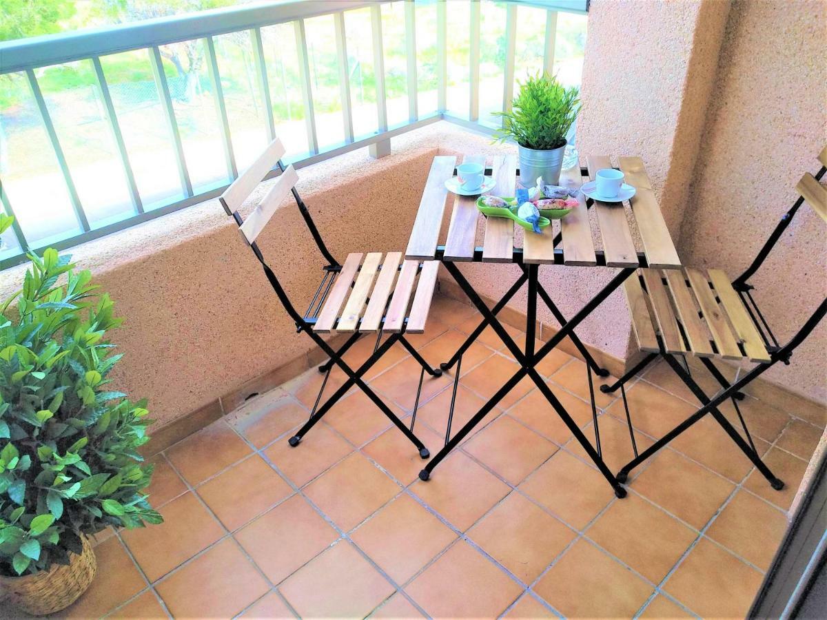 Bright Spacious Apartment, 2 Min Walk From Beach كانديلاريا المظهر الخارجي الصورة